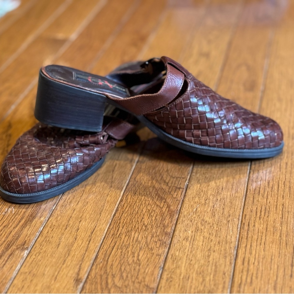 Gloria Vanderbilt Brown Woven Leather Mules